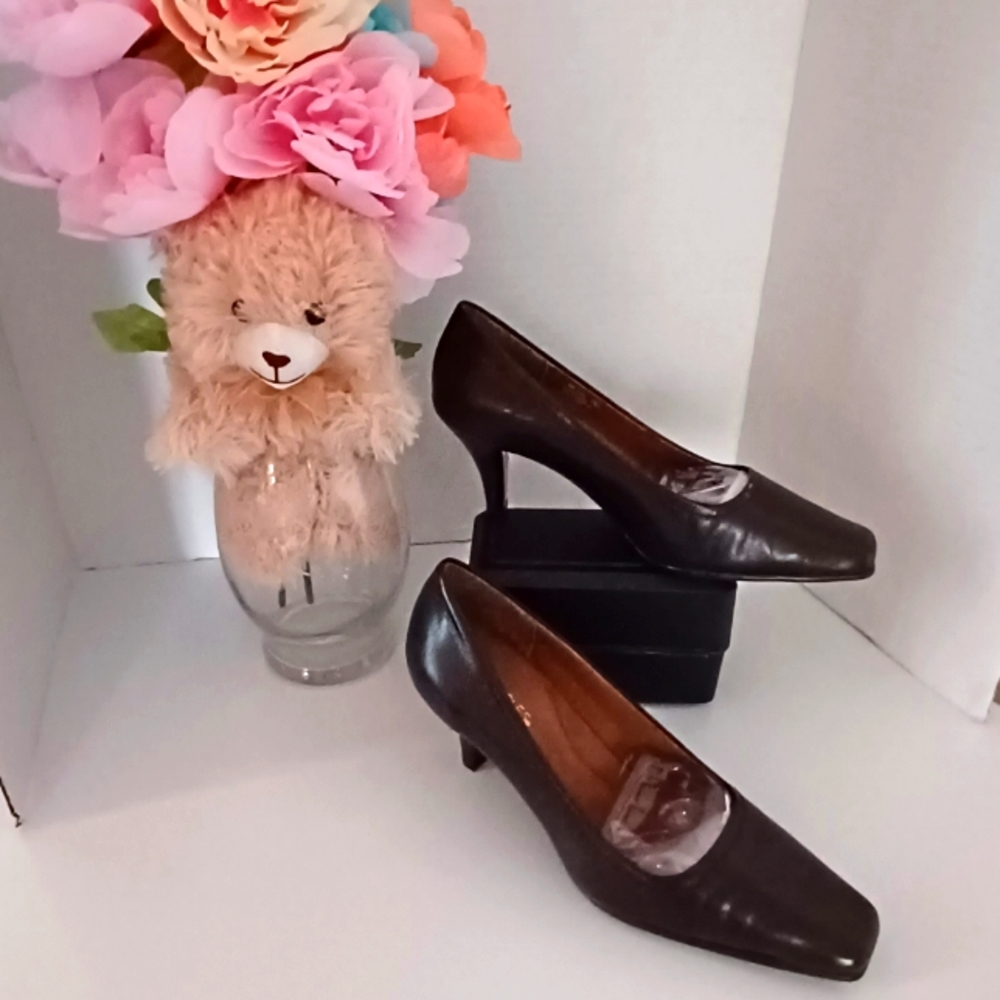 Aerosoles ENVY VN Women's Pump Size 6M Brown Leather Upper.